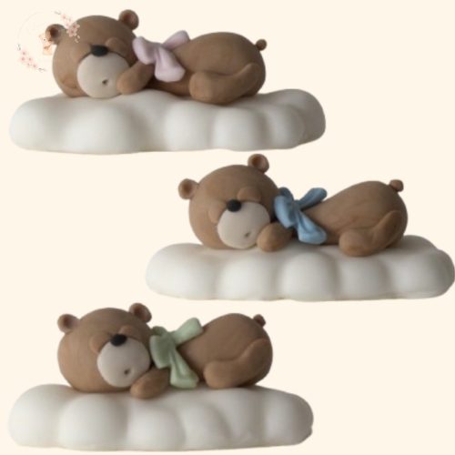 Alvó Maci – Kézzel Készült Cukor Tortafigura (7 cm)