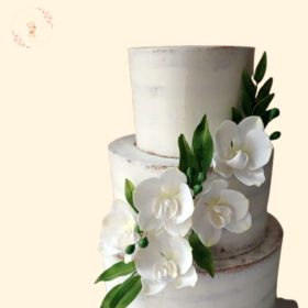   Esküvői Lepkeorchidea Harmónia – Fehér Orchidea Szett Ruszkusszal & Zöld Bogyókkal