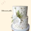 Lepke orchidea fehér szirmokkal, színes ajakkal – kézzel készült cukorvirág tortadísz (6-7cm)
