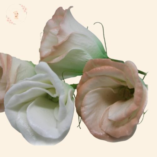 Cukor liziantusz tortadísz – kézzel készült cukorvirág (5–7 cm)