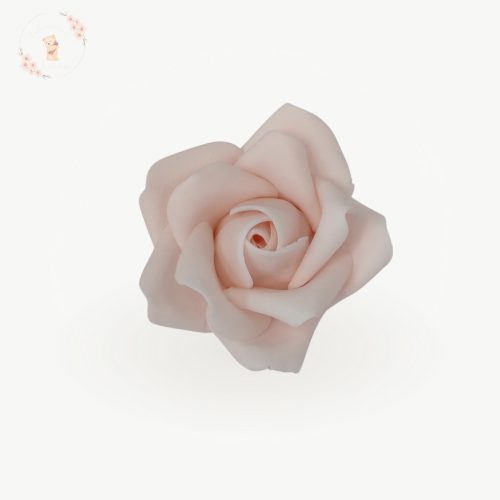 Kézzel készült kis rózsaszín cukorrózsa tortadísz, finom szirmokkal