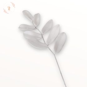 Nagy fehér ruszkusz ág – prémium cukorlevél tortadísz