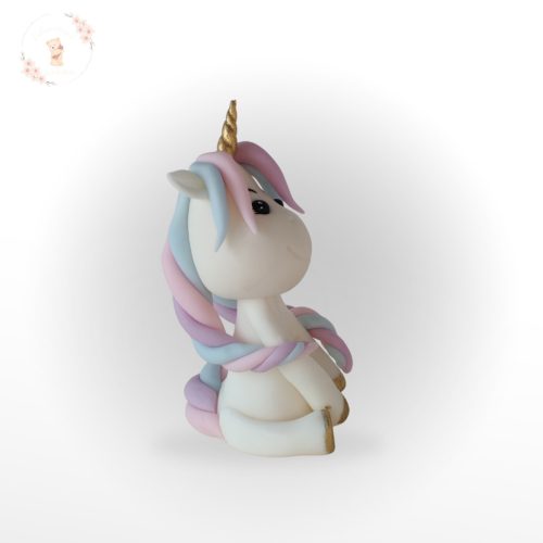 Cukor unikornis tortadísz oldalnézetből – részletes fonott sörénnyel