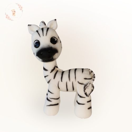 Kézzel készült zebra cukorfigura – elölnézet, fehér háttérrel