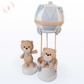 Kézzel készült, pasztell kék macis hőlégballonos tortadísz születésnapra és keresztelőre.