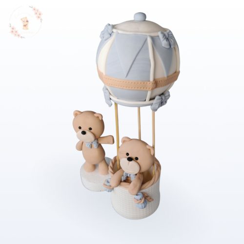 Maci figura hőlégballon kosárban – kézzel készült tortadísz