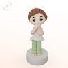 Kézzel készült kislány cukorfigura álló pózban, 10 cm magas tortadísz