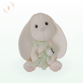 fehér nyuszi tortadísz zöld játékkal pasztell színekben