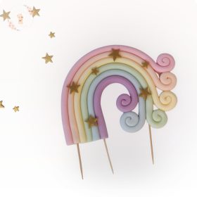 Pasztell szivárvány tortadísz arany csillagokkal, kézzel készült cukorból, unikornisos tortákhoz és mesebeli dekorációhoz.