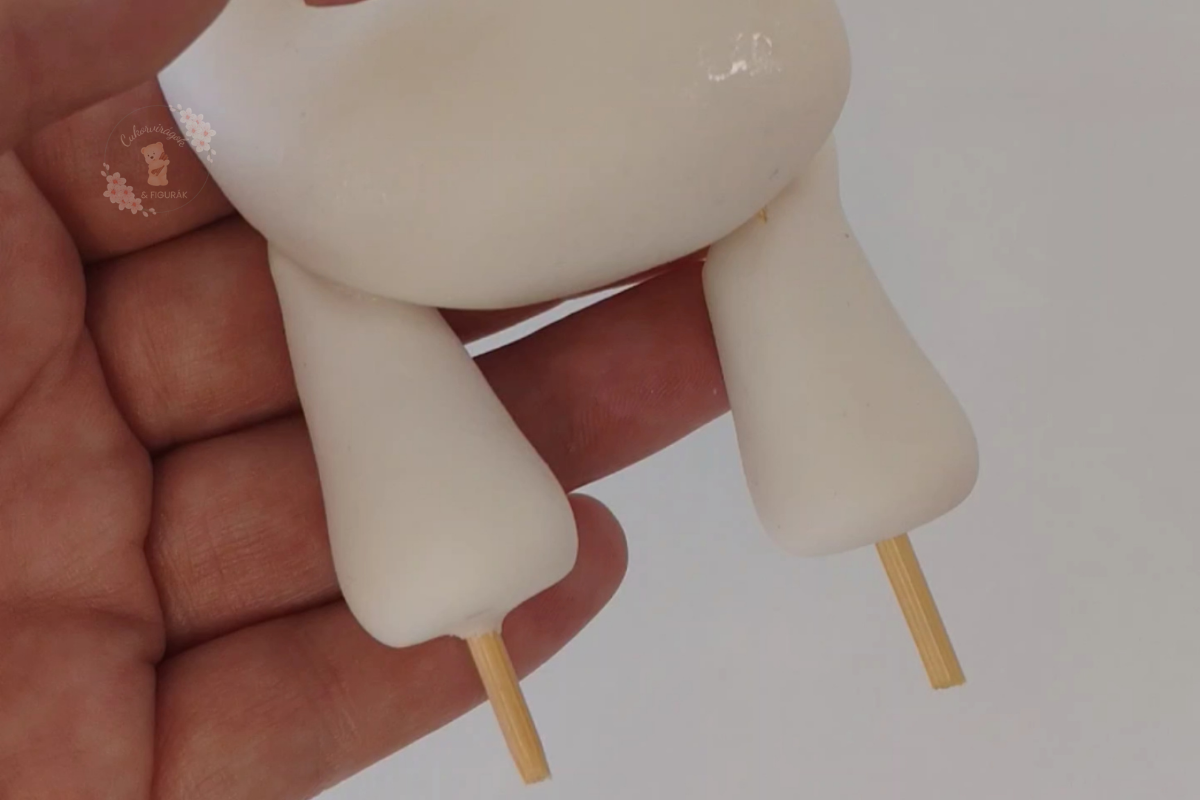 tortadísz stabil rögzítése puha tortán több ponton